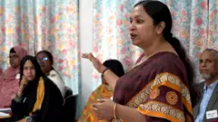 প্রশিক্ষনরত শিক্ষকরা