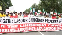Union members dey protest