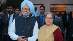 ਮਨਮੋਹਨ ਸਿੰਘ ਦਾ ਪਰਿਵਾਰ ਭਾਰਤ-ਪਾਕਿਸਤਾਨ ਵੰਡ ਦੌਰਾਨ ਪਾਕਿਸਤਾਨ ਤੋਂ ਅੰਮ੍ਰਿਤਸਰ ਆ ਕੇ ਵੱਸ ਗਿਆ ਸੀ