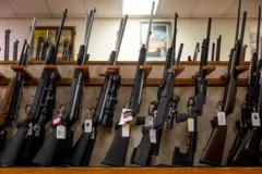 Armas semi automáticas exhibidad en una tienda de texas, Estados Unidos