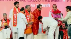 उद्धव ठाकरे-एकनाथ शिंदेचा 2018 च्या कार्यकारिणीतला फोटो 