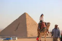 د څلورمې کورنۍ دورې (۲۵۲۰-۲۳۹۲ میلاد وړاندې) د جیزه هرمونه