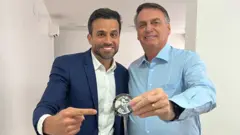 Pablo Marçal recebeuelite bet appBolsonaro,elite bet appjunhoelite bet app2024, uma medalha com a palavra “imbrochável” 