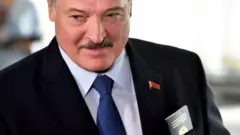 Лукашенко пообіцяв нову конституцію. Готовий ділитися владою, але хоче все контролювати