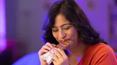 खाने का आनंद लेना स्वास्थ्य के लिए फ़ायदेमंद है
