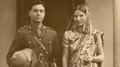 सावित्रीबाई खानोलकर 