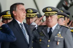 El presidente brasileño, Jair Bolsonaro, junto al comandante del Ejército, Marco Antonio Freire Gomes, en Noviembre de 2022.