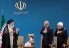 Ali Khamenei e políticos iranianos