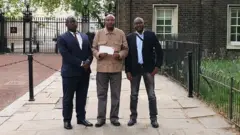 Abashaka kwitwara bavuga ko bamaze imyaka bashaka kurangiza ico kibazo na reta y'Ubwongereza harimwo no kugira urugendo i Londres (Kw'ifoto)