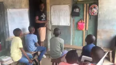 Ayodeji ninu yara ikẹkọọ to n lo pẹu awọn akẹkọọ kan