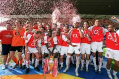 Arsenaal barta 2004 osoo tapha tokkollee hin mo'amiin yeroo waancaa Piriimer Liigii mo'atetti