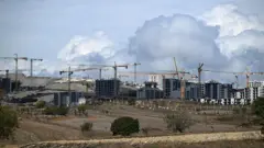 TOKİ evleri yükselti üzerinde inşa ediliyor. 