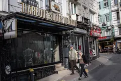 Ailenin zehirlendiği otelin giriş kapısı 