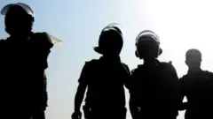 মানবাধিকার সংগঠনগুলোর হিসাবে ২০০২ সাল থেকে এ পর্যন্ত বিভিন্ন বাহিনীর হাতে প্রায় চার হাজার বিচার বহির্ভূত হত্যাকাণ্ড হয়েছে।