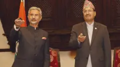 नेपाल के विदेश मंत्री नारायण प्रकाश सउद के साथ भारतीय विदेश मंत्री एस जयशंकर 