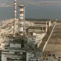 Vista da usina nuclear de Chernobyl, na Ucrânia, após o acidente de 1986