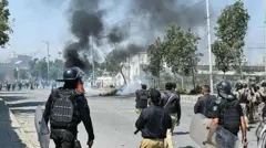 બીબીસી ગુજરાતી કરાચી પાકિસ્તાન અમેરિકન દૂતાવાસ કૉન્સ્યુલેટ હુમલો ગોળીબાર ઈરાન ખામેનેઈ