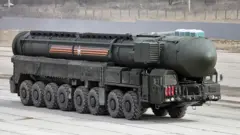 Один з російських мобільних ракетних комплексів (ілюстративне фото)
