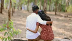 लैंगिक संबंधासाठीचं कायदेशीर संमतीवय 16 असावं का? यावरचे वाद-प्रतिवाद काय आहेत?