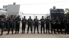 কারাগারে কিছু বন্দি সামাজিক মর্যাদার ভিত্তিতে ডিভিশন সুবিধা পেয়ে থাকেন
