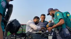 পথচারী ও যানবাহনে তল্লাশি