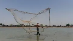 અમદાવાદ, ચંડોળા તળાવ, બાંગ્લાદેશી નાગરિકો, ઘૂસણખોરી, ગેરકાયદે નાગરિકતા, મુસ્લિમ, વસાહતો, નાગરિકતા, ભારત, પશ્ચિમ બંગાળ, બીબીસી ગુજરાતી 