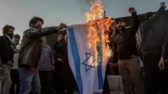 иранцы сжигают флаг Израиля