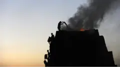 အဆုတ် နှင့် နှလုံးသွေးကြော စနစ်အထဲထိ အဲဒီအမှုန်လေးတွေက နက်ရှိုင်းစွာ ဝင်ရောက်နိုင်လို့ နှလုံး ၊ အဆုတ်သွေးကြောတွေနဲ့ သက်ဆိုင်တဲ့ရောဂါအပြင် အသက်ရှုလမ်းကြောင်းမှာလည်း ရောဂါဖြစ်ပွားနိုင်ပါတယ်။