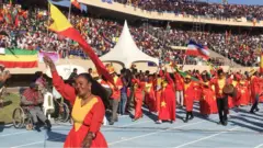 ኣብ ትግራይ ኣብ ዝካየዱ ሰልፍታት ብብዝሒ ደቂ ኣንስትዮ ሓደ ዓይነት ክዳን ይኽደና
