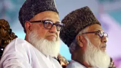  জামায়াতে ইসলামীর সাবেক আমীর গোলাম আযম (বামে) ও মতিউর রহমান নিজামী (ডানে)