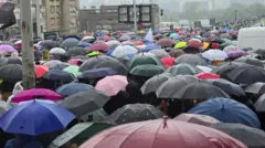 Podrška prosvetnim radnicima na blokadi Brankovog mosta u Beogradu