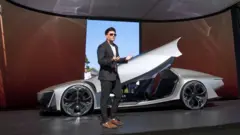 برایان نزبیت در مراسم رونمایی کانسپت کادیلاک آپیولنت‌ ولوسیتی