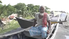 উপকূলের মানুষদের জীবন কাটে ঘূর্ণিঝড় আতঙ্কে