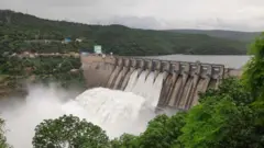 శ్రీశైలం ప్రాజెక్టు.. తెరుచుకున్న గేట్లు