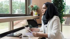 ملازمت، نوکری، سونے کی ہتھکڑی، جاب