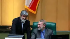 علی لاریجانی (راست) همسر خواهر علی مطهری است. آقای لاریجانی و علی مطهری هر دو از نمایندگان مجلس شورای اسلامی بودند