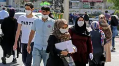 موج دوم کرونا در ایران؛ احتمال بازگشت محدودیت‌ها افزایش یافت
