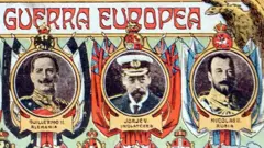 El káiser Guillermo II (izq.), Jorge V (centro) y el zar Nicolás II (der.)
