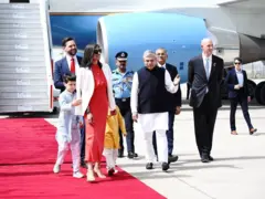 সোমবার সকালে সপরিবারে ভারতে পা রাখেন মার্কিন ভাইস প্রেসিডেন্ট জেডি ভান্স