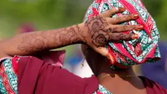 Wata mata ta juya baya