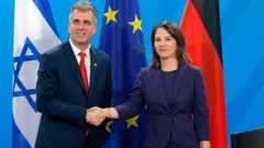 الی کوهن، وزیر امور خارجه اسرائیل برای گفتگو با همتای آلمانی خود، آنالینا بربوک، به برلین سفر کرده است