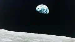 A icônica foto Earthrise feita em 1968