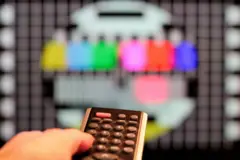 टेलिभिजन र रिमोट कन्ट्रोल