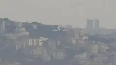 Warbixin baaritaan oo ay daabacday wakaaladda wararka ee Reuters ayaa daaha ka rogtay in madaxweynihii hore ee Suuriya Bashaar Al-Asad uu lacag iyo agab qaali ah ku dhoofiyay diyaarad khaas 48 saacadood ka hor markii xukunka laga tuuray taliskiisa