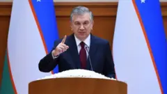Президентнинг танқидларига қарамай, юқори лавозимли мансабдорлар ҳукумат таркибида қолди