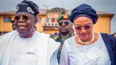Aarẹ Bola Tinubu ati Oluremi Tinubu wọ aṣọ funfun