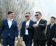 Президент Садыр Жапаров менен Binance компаниясынын негиздөөчүсү Чанпэн Чжао.