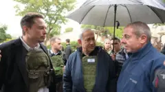 Musk, İsrail'de hamas saldırısına uğrayan Kfar Aza kibbutzunu da ziyaret etti 
