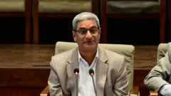 गृहमन्त्री रमेश लेखकको पत्रकार सम्मेलन