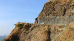 ভারতের মিজোরাম রাজ্যের পাহাড়ি পথ